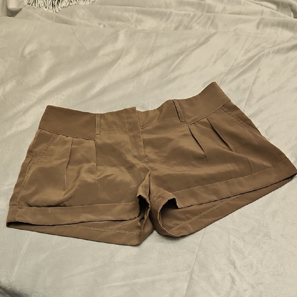 Express Camel Shorts NWT Sz 10 - Picture 1 of 12